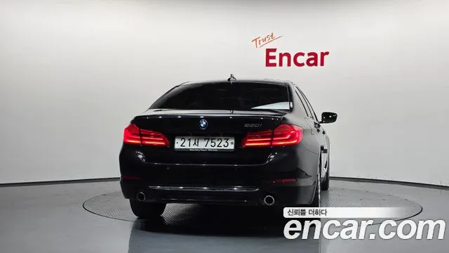 BMW 5-Series 2018 thumb 4