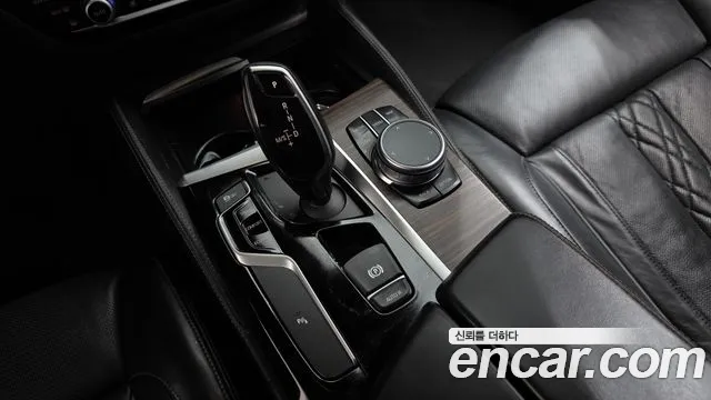 BMW 5-Series 2018 thumb 9