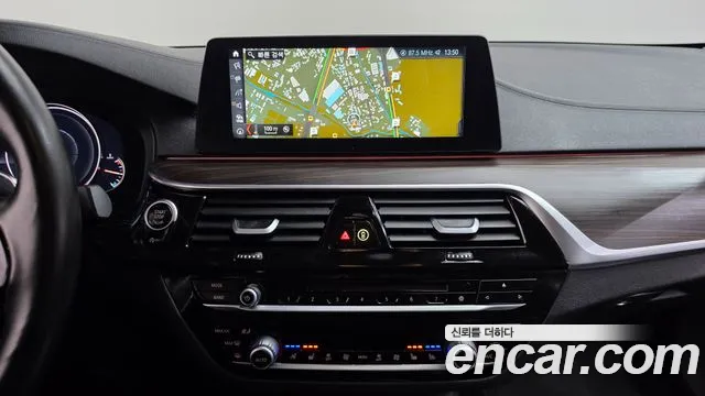 BMW 5-Series 2018 thumb 12