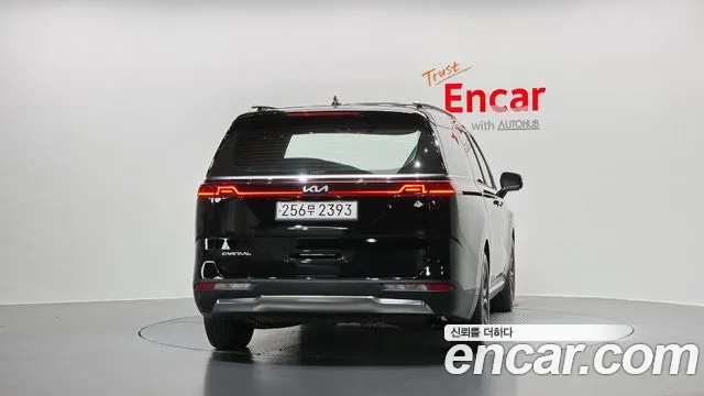 Kia Carnival 2023 thumb 4