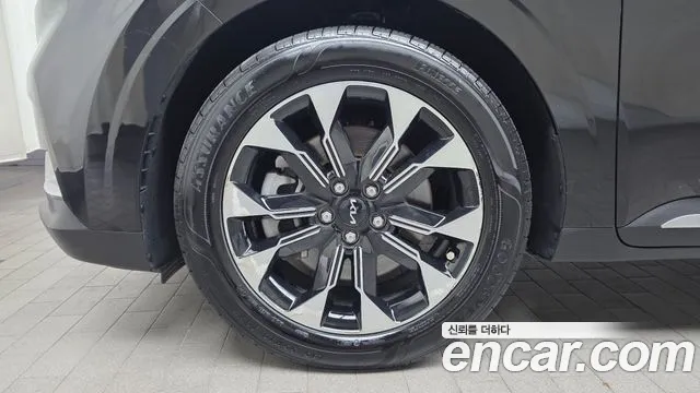 Kia Carnival 2023 thumb 5