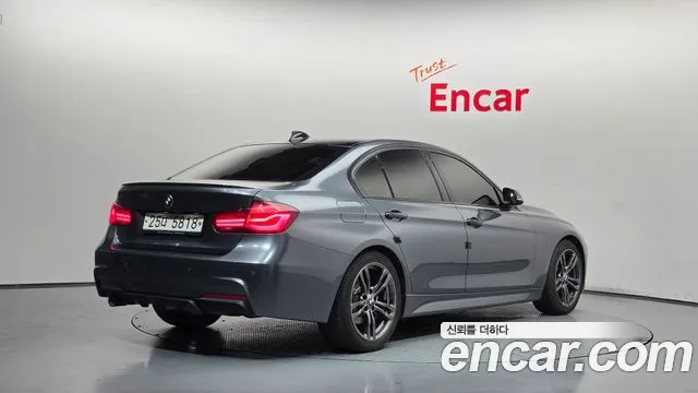 BMW 3-Series 2018 thumb 2