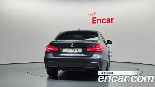 BMW 3-Series 2018 thumb 4
