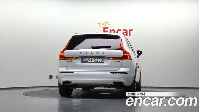 Volvo XC60 2019 thumb 4