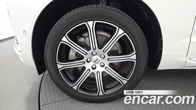 Volvo XC60 2019 thumb 5
