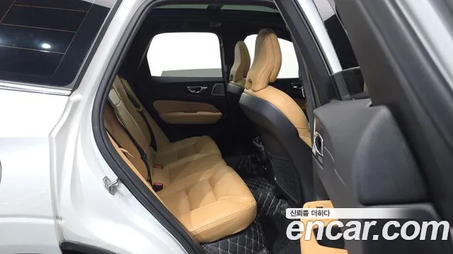 Volvo XC60 2019 thumb 12