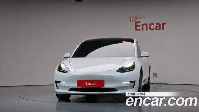 Tesla Model 3 2019 thumb 2