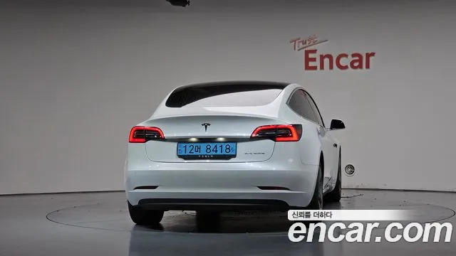Tesla Model 3 2019 thumb 3
