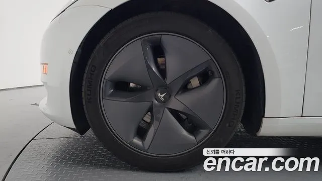 Tesla Model 3 2019 thumb 4