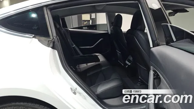 Tesla Model 3 2019 thumb 10