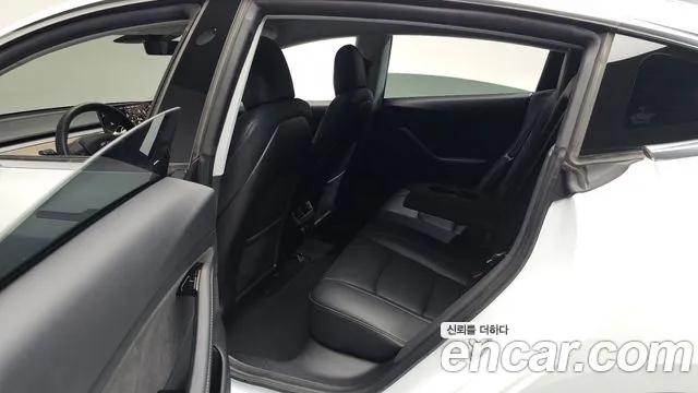 Tesla Model 3 2019 thumb 11