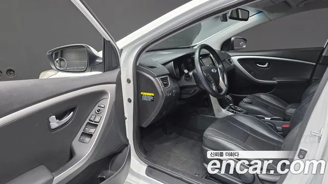 Hyundai i30 2015 thumb 11