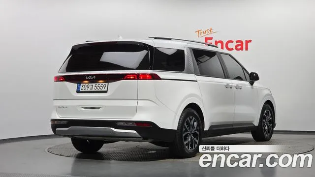 Kia Carnival 2023 thumb 2