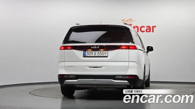 Kia Carnival 2023 thumb 4