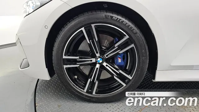BMW 3-Series 2025 thumb 4