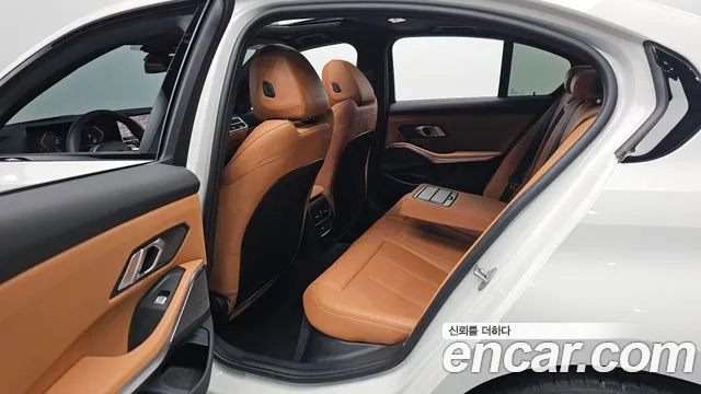 BMW 3-Series 2025 thumb 11