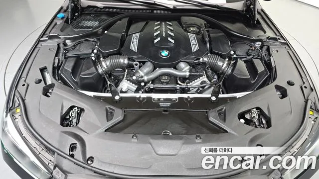 BMW 8-Series 2026 thumb 6