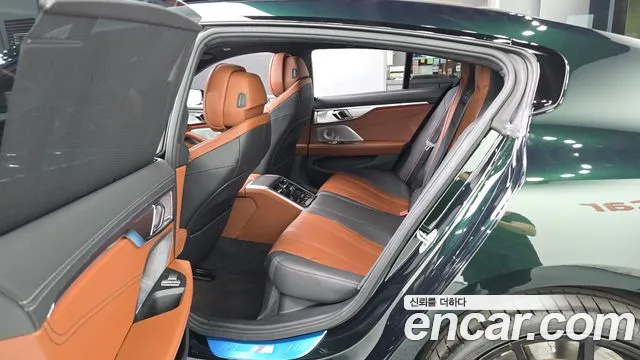 BMW 8-Series 2026 thumb 11