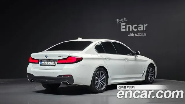 BMW 5-Series 2023 thumb 2
