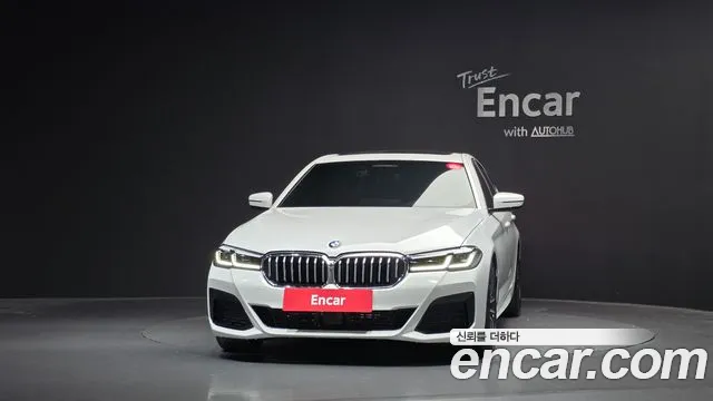 BMW 5-Series 2023 thumb 3