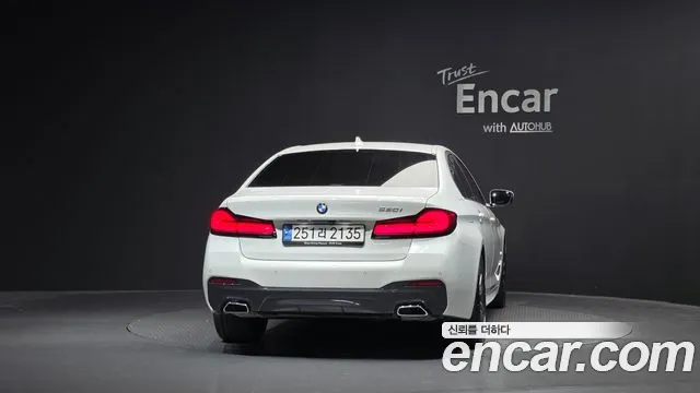 BMW 5-Series 2023 thumb 4