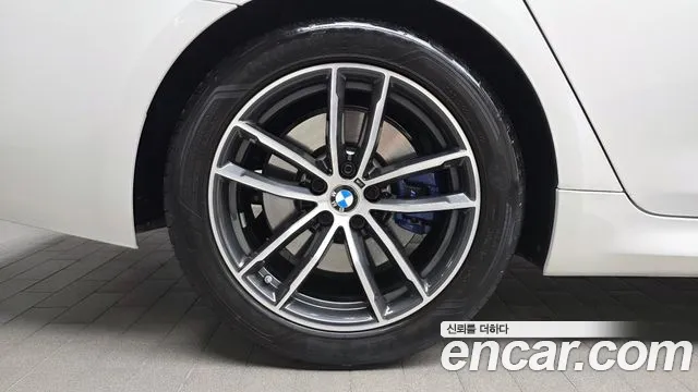 BMW 5-Series 2023 thumb 5