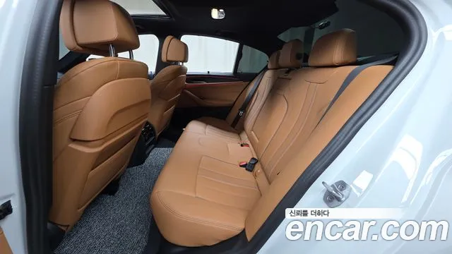 BMW 5-Series 2023 thumb 12