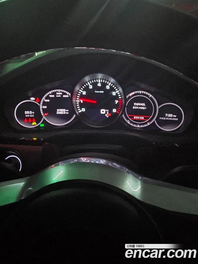 Porsche Cayenne 2021 thumb 10