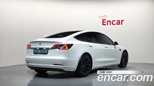 Tesla Model 3 2021 thumb 2