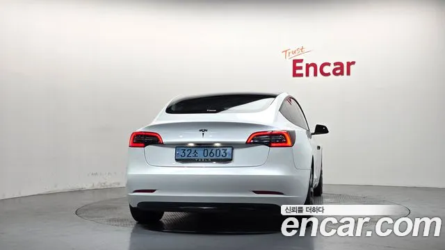 Tesla Model 3 2021 thumb 4