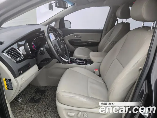 Kia Carnival 2019 thumb 10