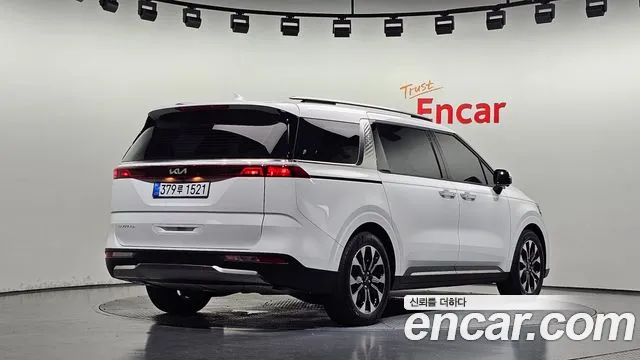 Kia Carnival 2023 thumb 2