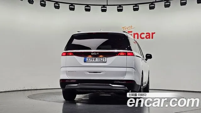 Kia Carnival 2023 thumb 4