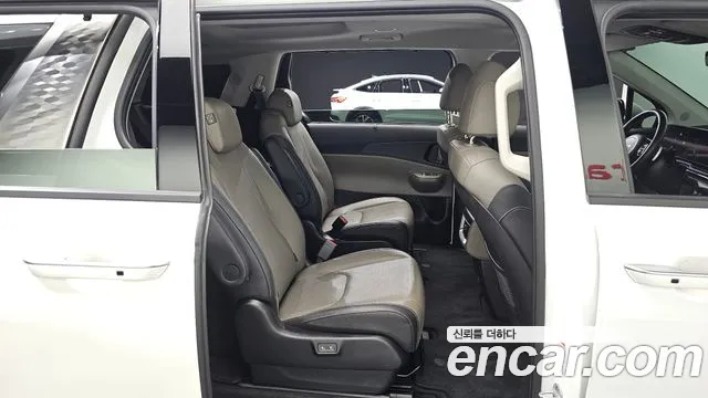 Kia Carnival 2024 thumb 11