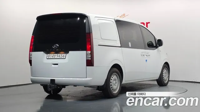 Hyundai Staria 2023 thumb 2