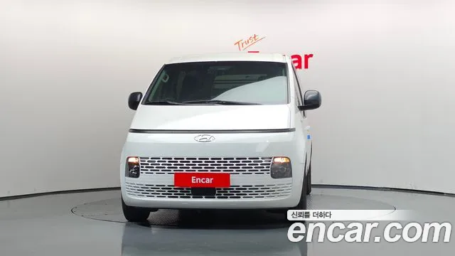 Hyundai Staria 2023 thumb 3