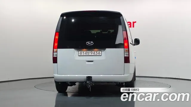 Hyundai Staria 2023 thumb 4