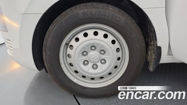Hyundai Staria 2023 thumb 5