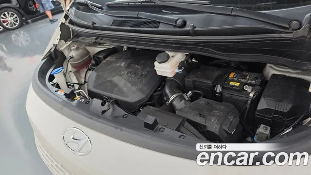 Hyundai Staria 2023 thumb 6
