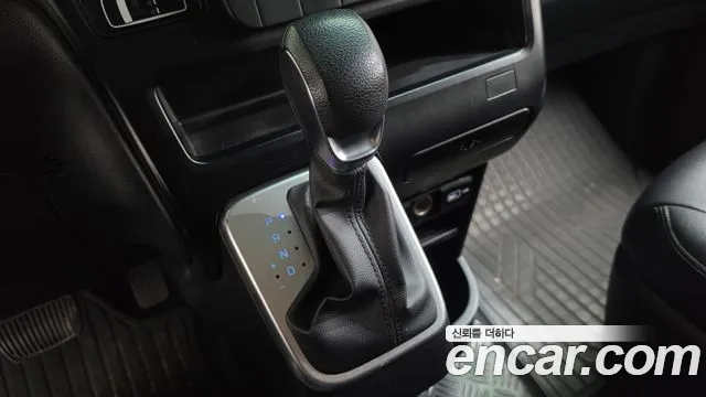 Hyundai Staria 2023 thumb 9