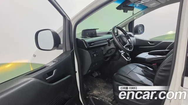 Hyundai Staria 2023 thumb 10