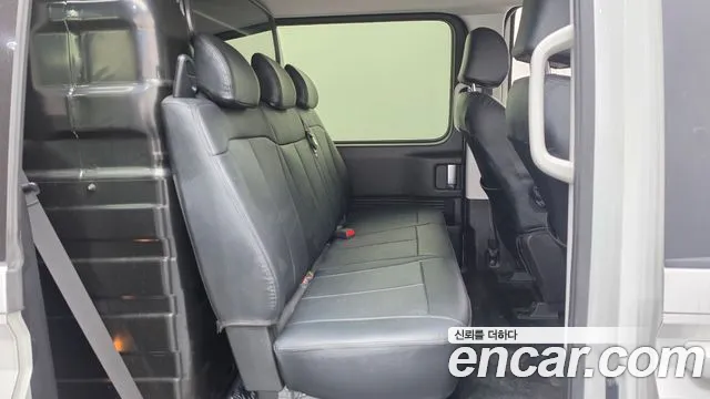 Hyundai Staria 2023 thumb 12