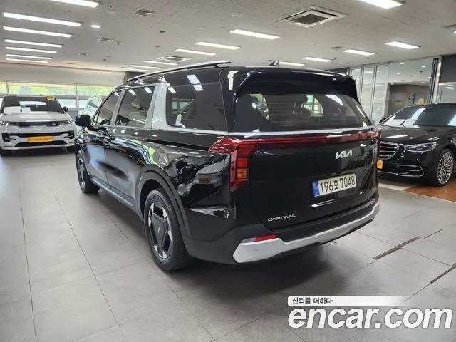 Kia Carnival 2024 thumb 2