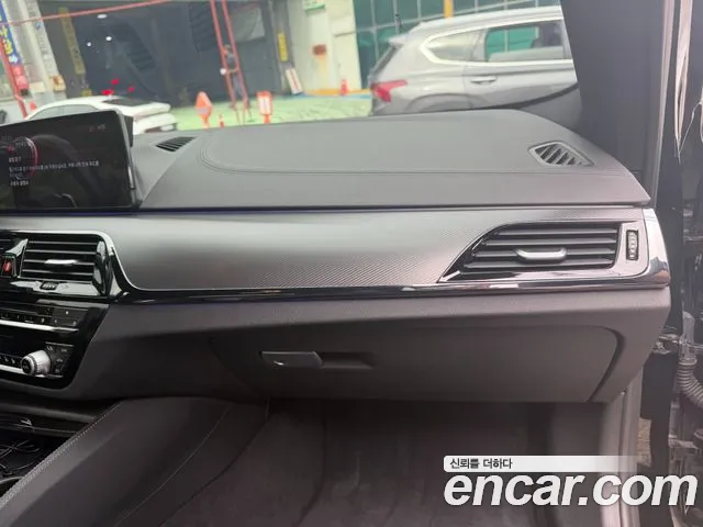 BMW M5 2019 thumb 12