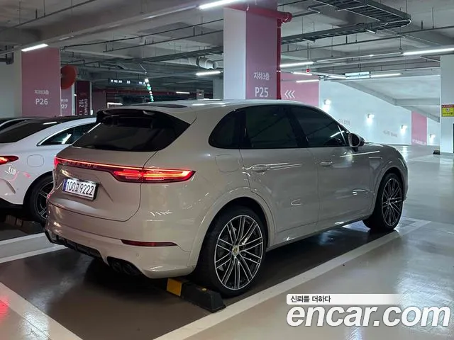 Porsche Cayenne 2021 thumb 3