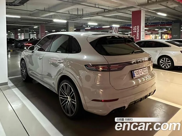 Porsche Cayenne 2021 thumb 4