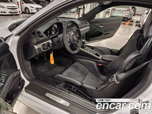 Porsche Cayman 2020 thumb 7