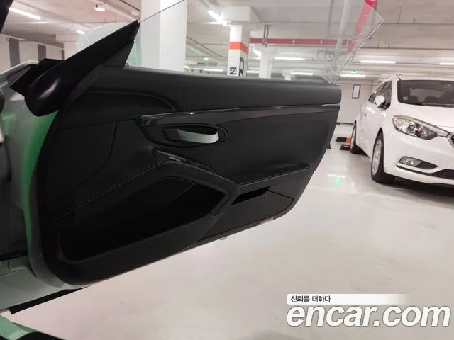 Porsche Cayman 2020 thumb 11