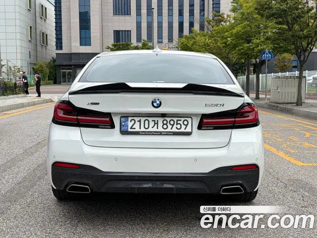 BMW 5-Series 2023 thumb 4