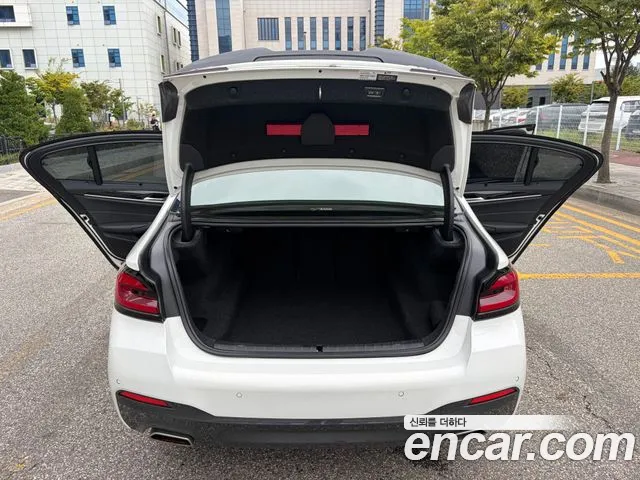 BMW 5-Series 2023 thumb 7